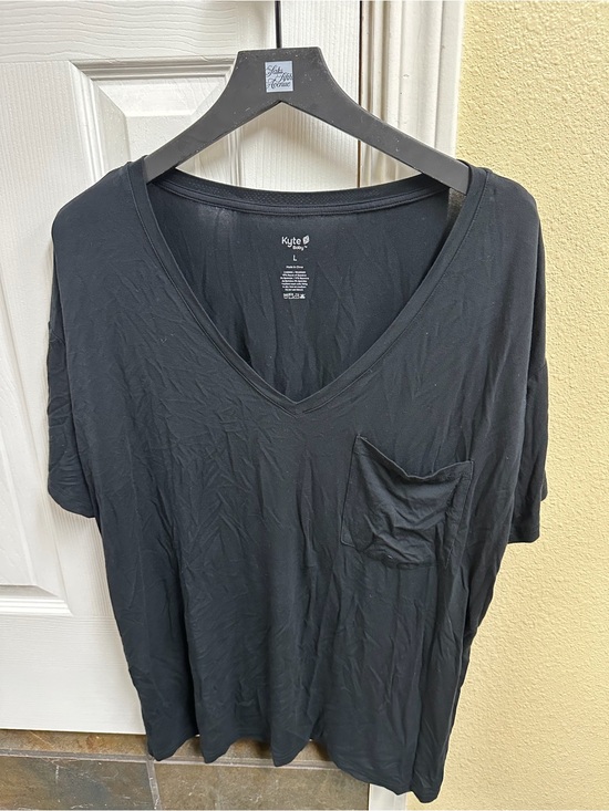 Kyte BABY Tops - Kyte BABY Black V-Neck Pocket Tee